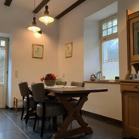 Alojamento de Acomodação e Pequeno-almoço Stara Szkola Debowy Gaj The Old School Debowy Gaj Lwowek Slaski
